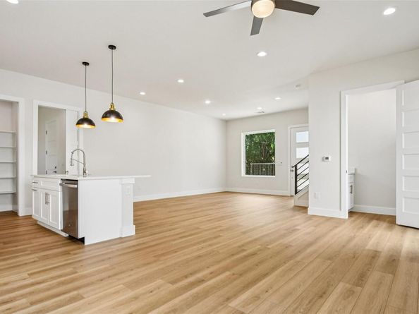 102 W Fawnridge DR, Austin TX 78753