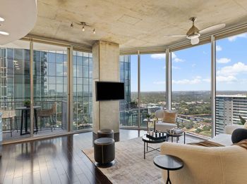 360 Nueces ST