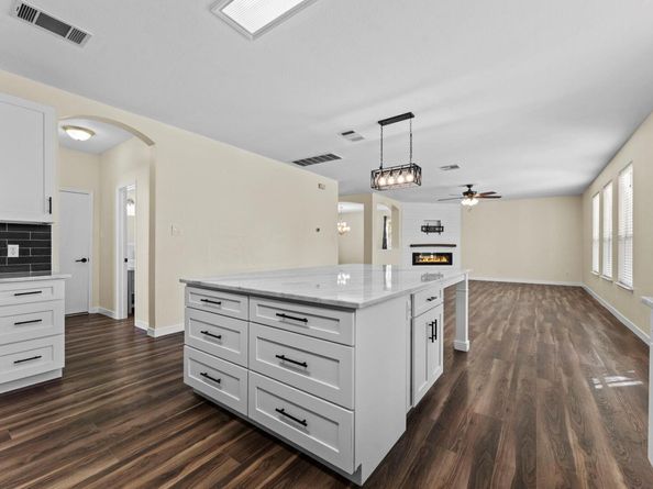 2015 Angelique CT, Leander TX 78641