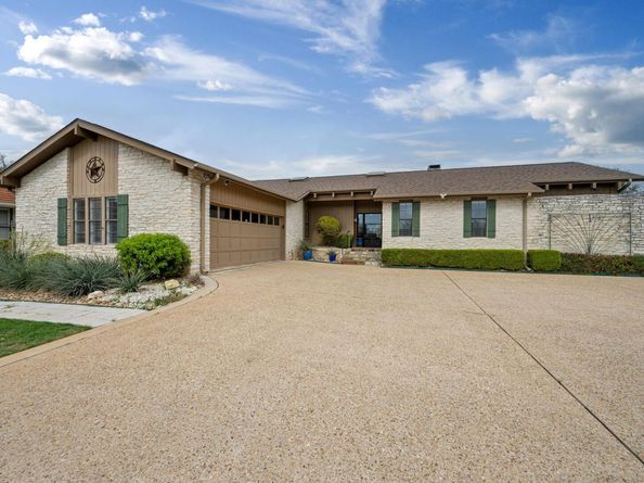907 Vanguard ST, Lakeway TX 78734