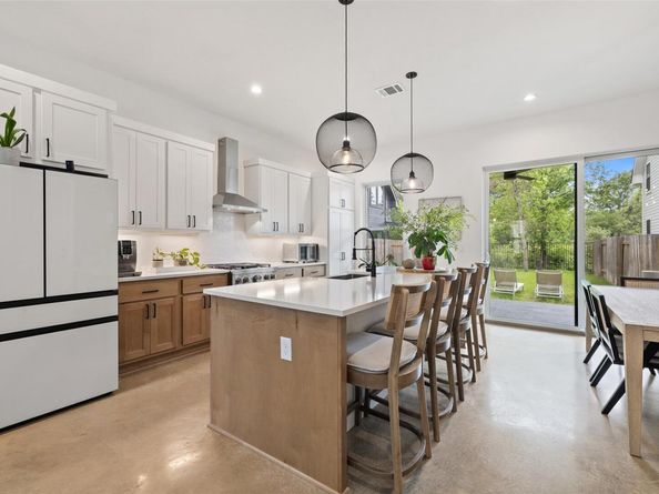 5701 Tura LN 1, Austin TX 78721