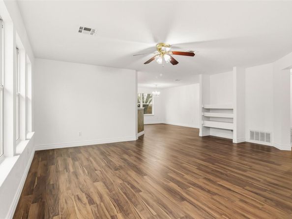 18320 Maxa DR, Manor TX 78653