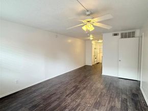 2704 Salado ST 207, Austin TX 78705