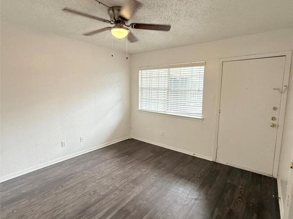 2704 Salado ST 207, Austin TX 78705