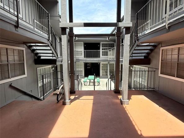 2704 Salado ST 207, Austin TX 78705