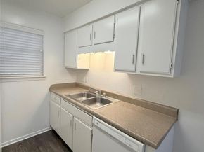 2704 Salado ST 207, Austin TX 78705