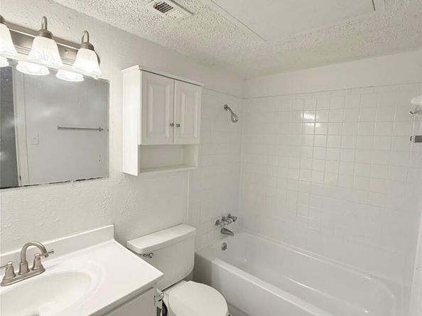2704 Salado ST 207, Austin TX 78705