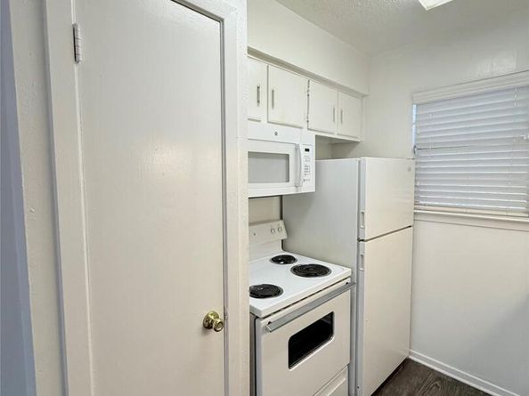 2704 Salado ST 207, Austin TX 78705