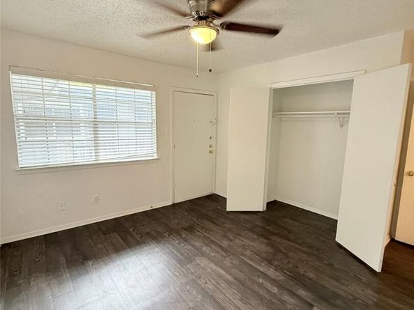 2704 Salado ST 207, Austin TX 78705