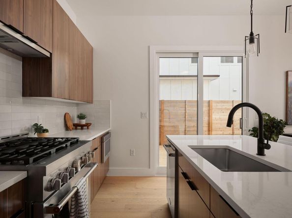 1215 Fort Branch BLVD 2, Austin TX 78721