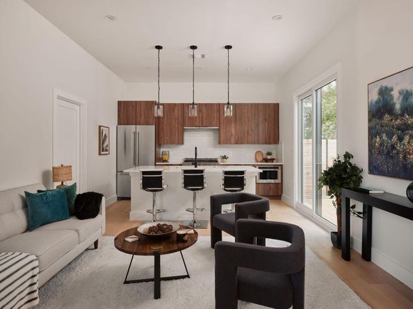 1215 Fort Branch BLVD 2, Austin TX 78721