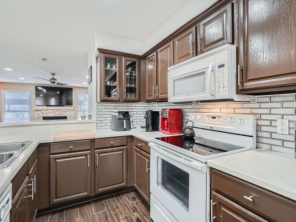 6900 E Riverside DR 6, Austin TX 78741