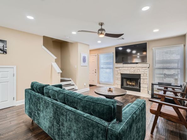 6900 E Riverside DR 6, Austin TX 78741