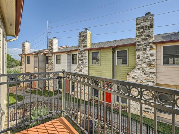6900 E Riverside DR 6, Austin TX 78741