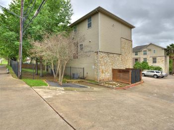1402 Parker LN