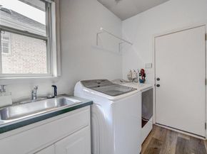 208 Kettleman LN N, Austin TX 78717