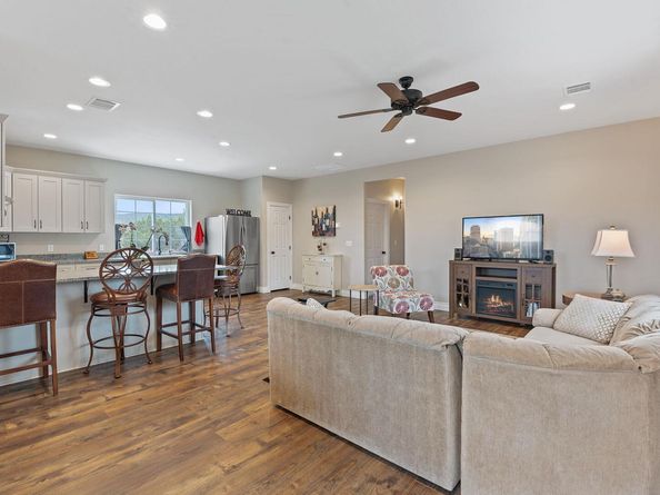 8023 Lakeview ST, Volente TX 78641