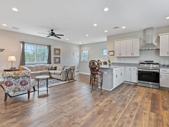 8023 Lakeview ST, Volente TX 78641