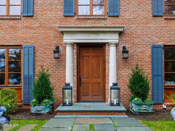 15 Field Road, Riverside CT 06878