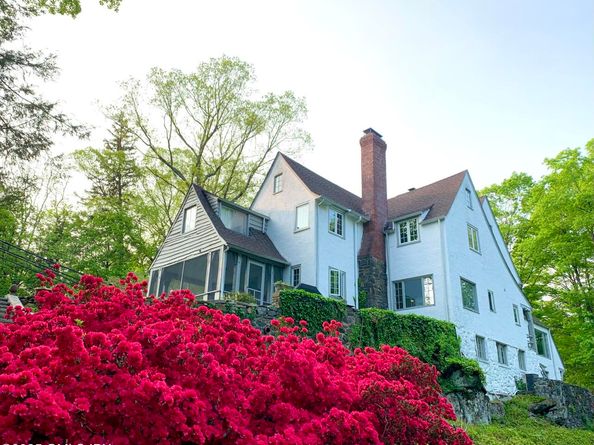 121 Round Hill Road, Greenwich CT 06831