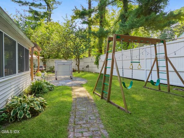 2 Midbrook Lane, Old Greenwich CT 06870