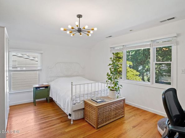 2 Midbrook Lane, Old Greenwich CT 06870