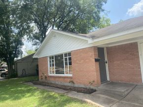 121 W Riverwood Drive, Houston TX 77076