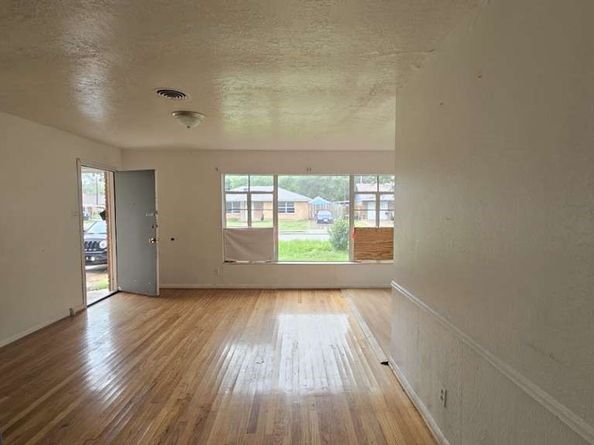 121 W Riverwood Drive, Houston TX 77076
