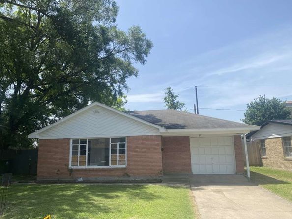 121 W Riverwood Drive, Houston TX 77076