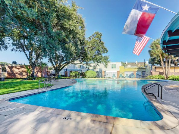 4053 Breakwood Drive, Houston TX 77025