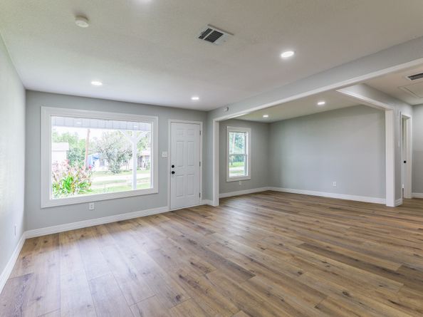 4814 Caplin St, Houston TX 77026