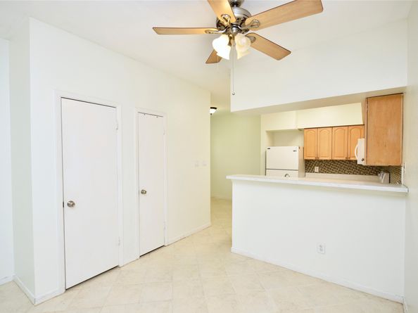2626 Holly Hall Street 401, Houston TX 77054