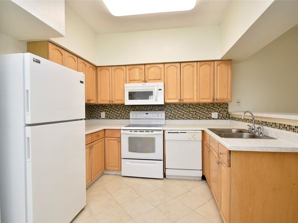 2626 Holly Hall Street 401, Houston TX 77054
