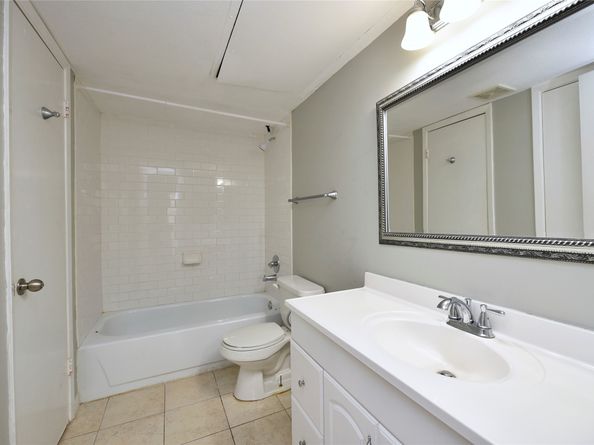 2626 Holly Hall Street 401, Houston TX 77054