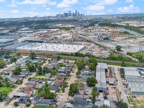 6633 Avenue T, Houston TX 77011