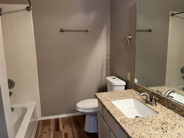 424 Wilcrest Drive 424, Houston TX 77042