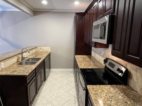 424 Wilcrest Drive 424, Houston TX 77042
