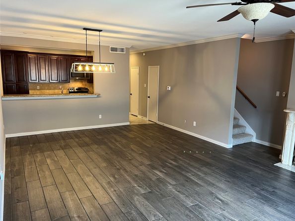 424 Wilcrest Drive 424, Houston TX 77042
