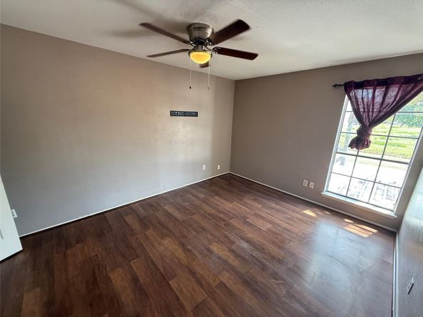 10501 South Drive 283, Houston TX 77099