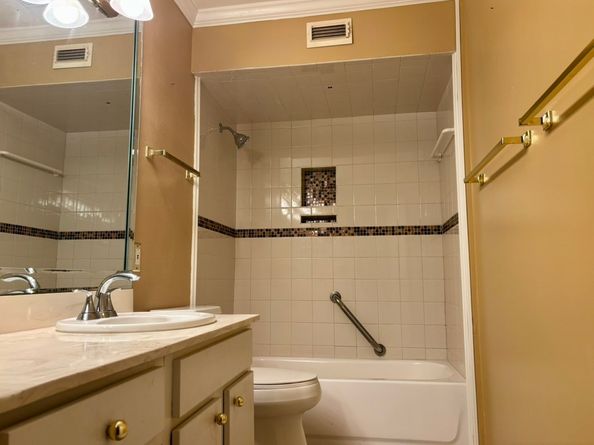 357 N Post Oak Lane 102, Houston TX 77024