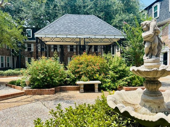 357 N Post Oak Lane 102, Houston TX 77024