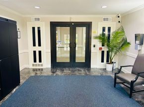 357 N Post Oak Lane 102, Houston TX 77024