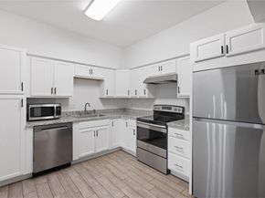 2100 Tanglewilde Street 378, Houston TX 77063