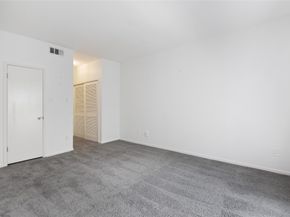 2100 Tanglewilde Street 378, Houston TX 77063