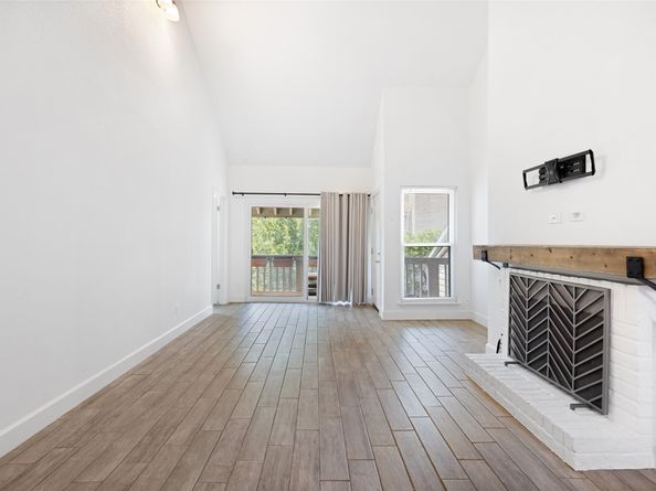 2100 Tanglewilde Street 378, Houston TX 77063