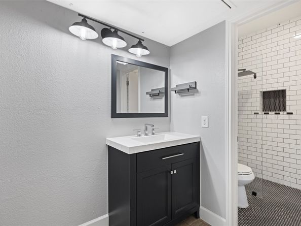 2100 Tanglewilde Street 378, Houston TX 77063
