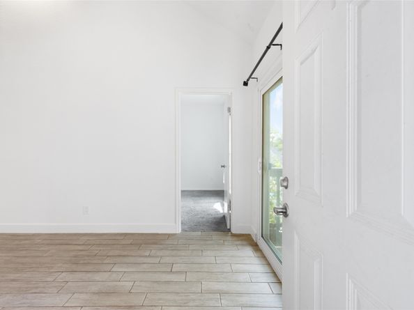 2100 Tanglewilde Street 378, Houston TX 77063