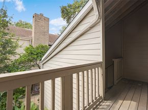 2100 Tanglewilde Street 378, Houston TX 77063