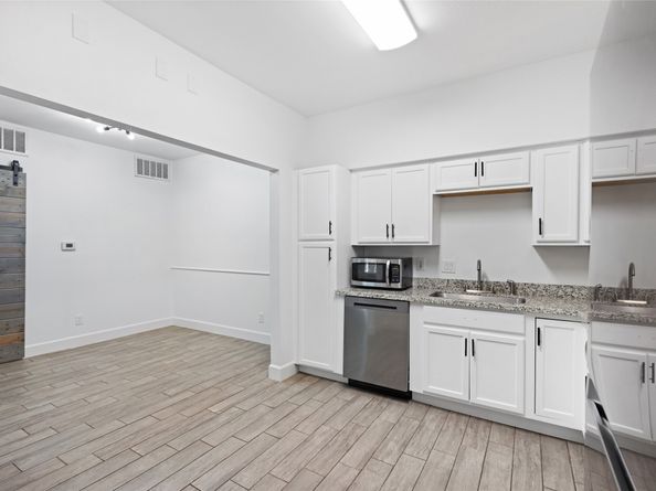 2100 Tanglewilde Street 378, Houston TX 77063