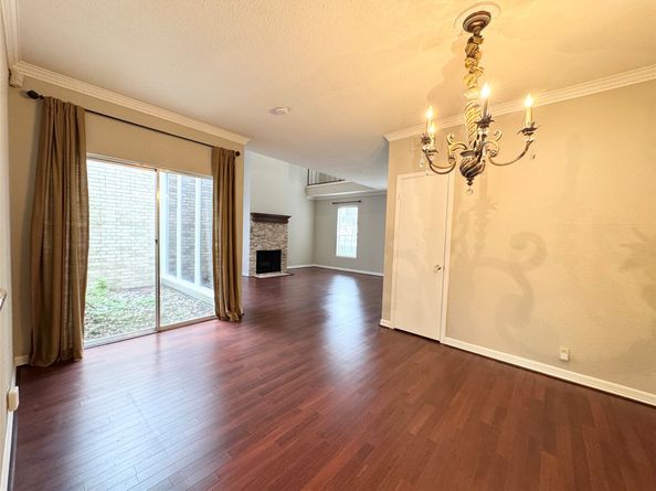 2323 Augusta Drive 36, Houston TX 77057